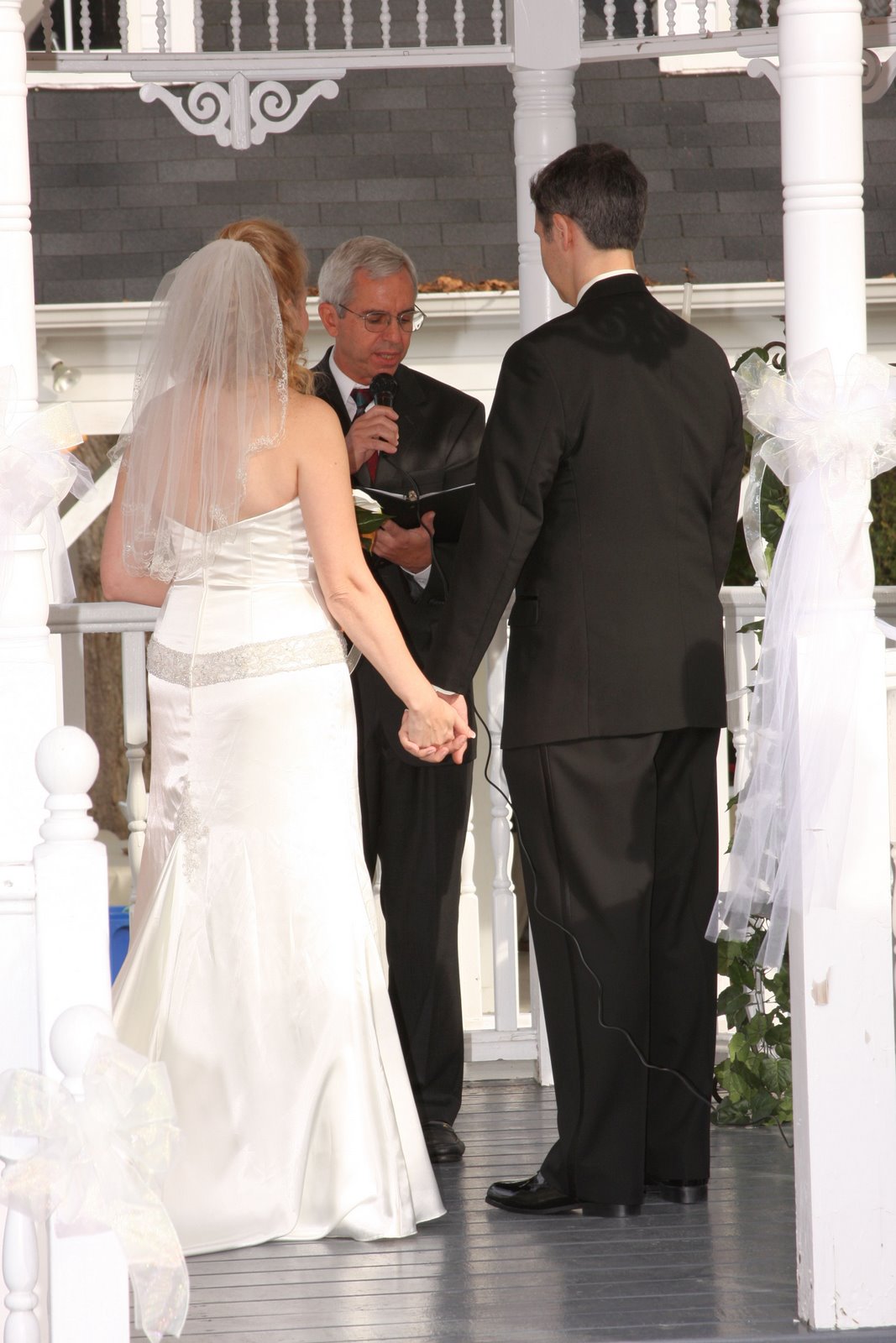 Robert and Bonnie stand before Steve Jaekle